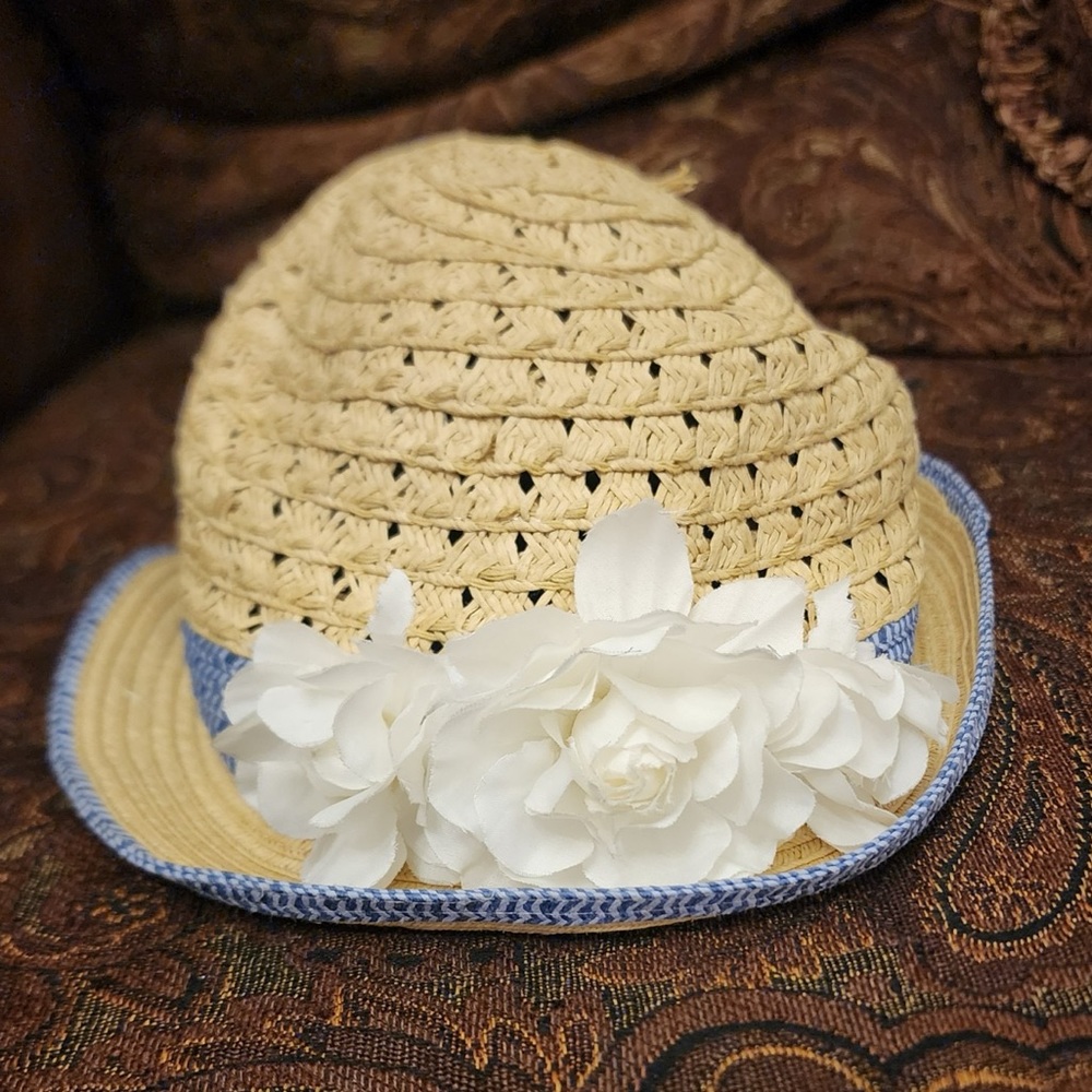 Children’s Place toddler spring straw hat with flowers. Tan and blue